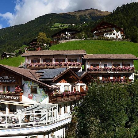 Hotel Felseneck Sankt Leonhard in Passeier Buitenkant foto