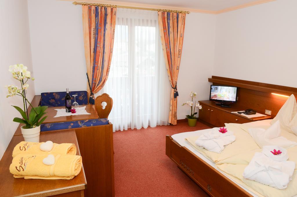 Hotel Felseneck Sankt Leonhard in Passeier Buitenkant foto