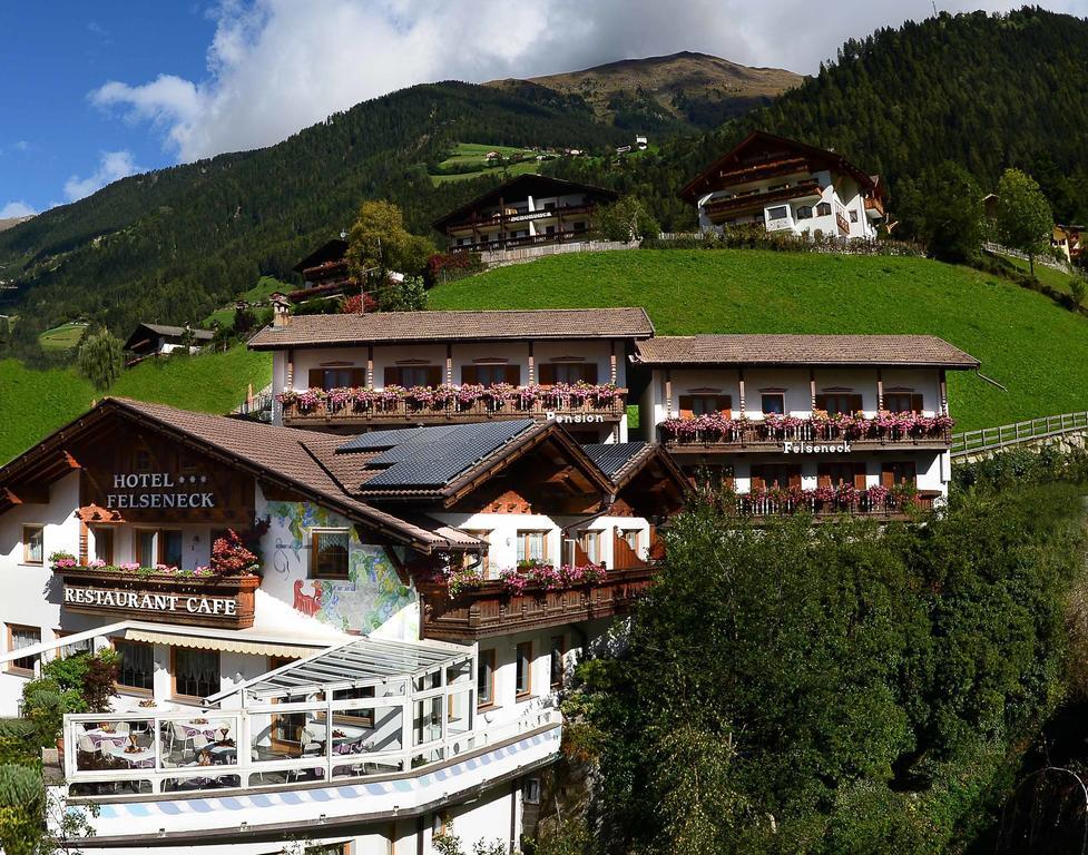 Hotel Felseneck Sankt Leonhard in Passeier Buitenkant foto